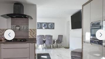 Nhà | Bếp riêng | Tủ lạnh, ấm điện