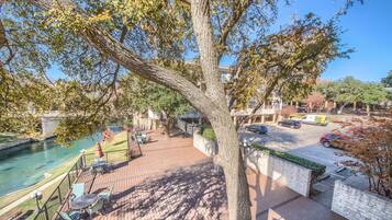 Condo, 2 Bedrooms | Property grounds