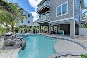 House, 6 Bedrooms | BBQ/picnic area - Mermaid's Landing managed by Beach Retreats (Bradenton Beach)
