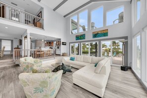 Living area - Bay House Retreat managed by Beach Retreats (Bradenton)
