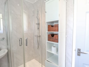 Shower - Bungalow 7 (Lowestoft)