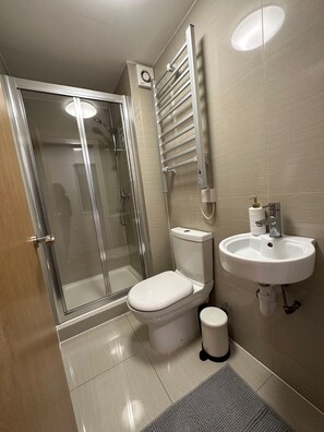 House | Bathroom | Shower, towels