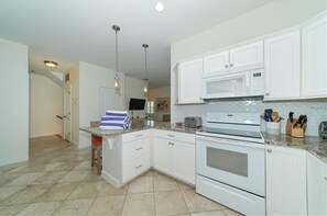 House, 4 Bedrooms | Private kitchen | Fridge, oven, coffee/tea maker, toaster