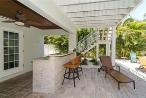 Terrace/patio - Footprints in the Sand managed by Beach Retreats (Holmes Beach)