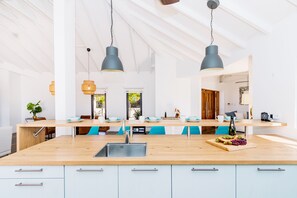 Microwave, stovetop, dishwasher - Ruby 38 (Noord)