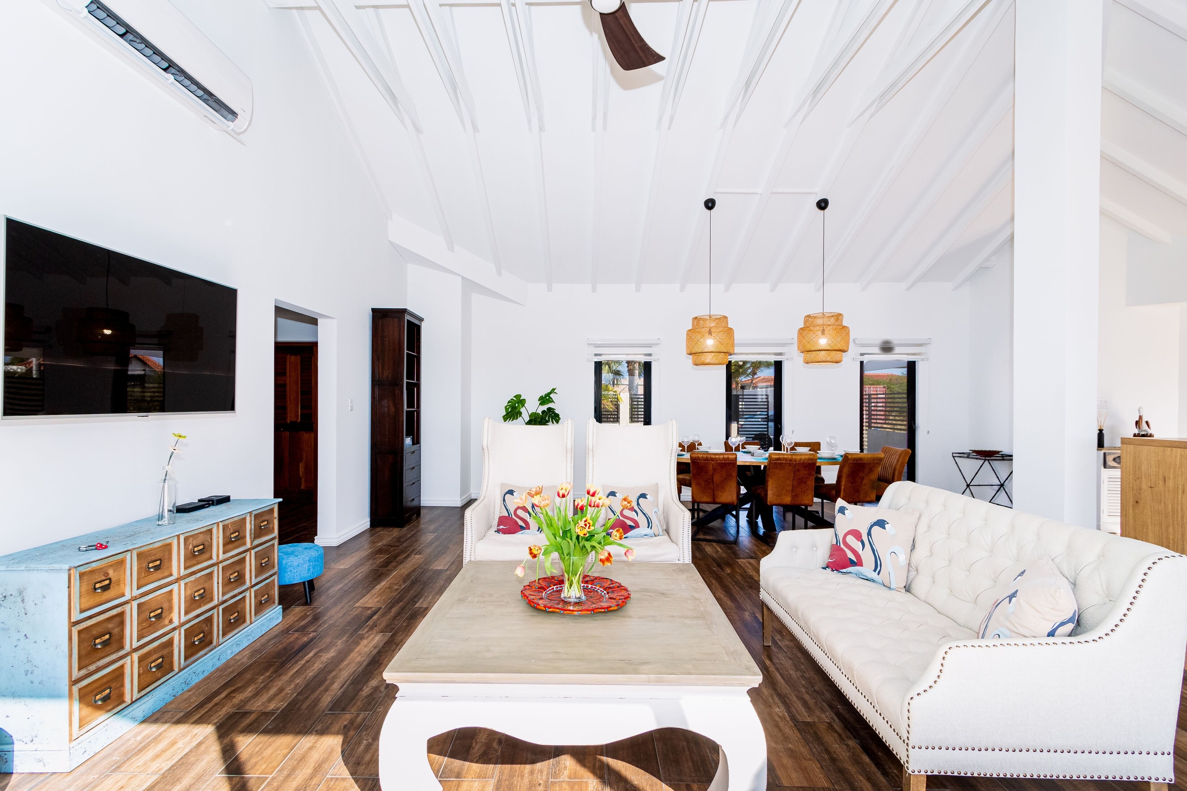 House (3 Bedrooms) | Living area