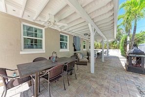 House, 2 Bedrooms | Outdoor dining - Sandcastle by the Sea managed by Beach Retreats (Holmes Beach)