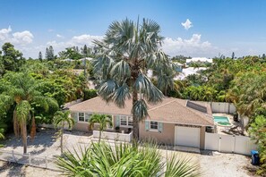 Property grounds - Sandcastle by the Sea managed by Beach Retreats (Holmes Beach)