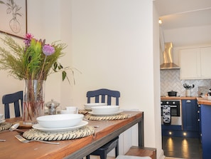 Dining - Carvannel Cottages (Camborne)