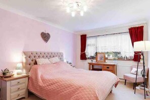 3 bedrooms, iron/ironing board, free WiFi, bed sheets