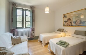 4 bedrooms, free WiFi, bed sheets