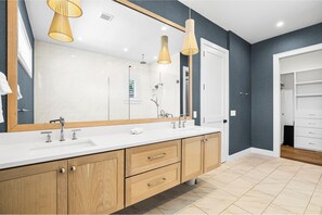 House, 4 Bedrooms | Bathroom | Towels - Sunshine & Good Times managed by Beach Retreats (Holmes Beach)