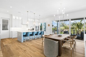 House, 4 Bedrooms | Dining