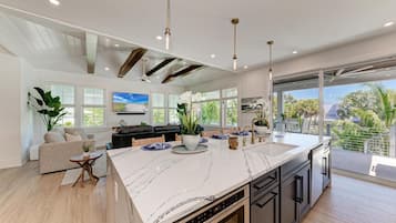 Nhà, 4 phòng ngủ | Bếp riêng | Tủ lạnh, lò nướng, dụng cụ pha cà phê/trà, lò nướng bánh mì