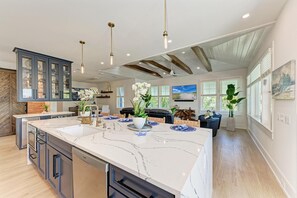 House, 4 Bedrooms | Private kitchen | Fridge, oven, coffee/tea maker, toaster