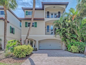 Maison, 6 chambres | Extérieur