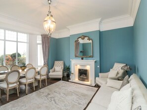 Living area - Russell House (Paignton)