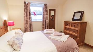 2 bedrooms, individually decorated, individually furnished, free WiFi