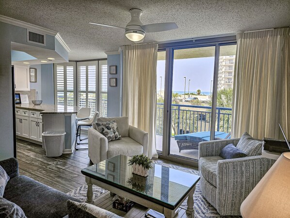 Condo, 3 chambres | Aire de séjour