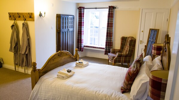 House, Multiple Beds | 4 bedrooms, iron/ironing board, free WiFi, bed sheets