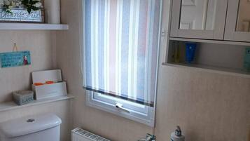 Chalet | Kamar mandi | Shower, pengering rambut, dan handuk