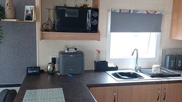 Chalet | Dapur pribadi | Oven, ketel listrik, pemanggang roti, dan kursi makan untuk bayi