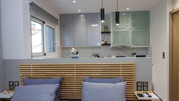 Estudio | Cocina privada | Refrigerador, microondas, horno y tetera eléctrica