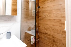 Studio | Bathroom