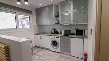 Estudio | Cocina privada | Refrigerador, microondas, horno y tetera eléctrica