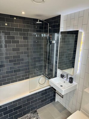 شقة - سرير كبير | حمام | تجهيزات دش، مناشف