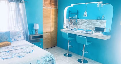 YanceyLargo Estate - Newly Built Modern 1 Bedroom Suite 1 Villa by RedAwning