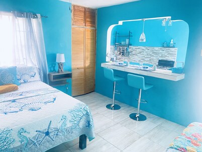 YanceyLargo Estate - Newly Built Modern 1 Bedroom Suite 1 Villa by RedAwning