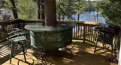 All-Season Cozy Lakeside Cabin in Northwood, NH- 2 Bdr, great views
