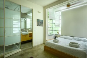 3 bedrooms, iron/ironing board - Spacious & Green 3BR Apt w Balcony in City Center (Tel Aviv-Jaffa)
