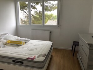 2 bedrooms, iron/ironing board, travel crib, free WiFi - Proximité Port et Plage - T3 Climatisé (Carqueiranne)