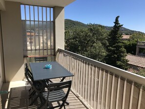 Outdoor dining - Proximité Port et Plage - T3 Climatisé (Carqueiranne)