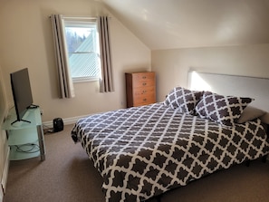 Room - Immaculate 4-bed House (Unorganized North Algoma)