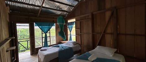 Habitación tradicional con 2 camas individuales | Ropa de cama hipoalergénica y ropa de cama
