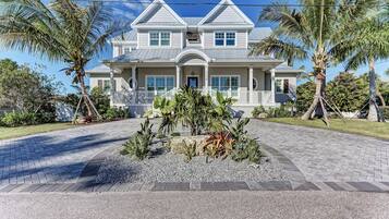 House, 4 Bedrooms | Exterior