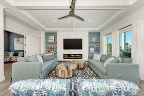 House, 4 Bedrooms | Living area
