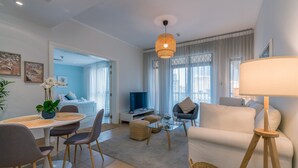 Living room - Spacious 2bedroom With Burj View in Downtown Dubai (Dubai)