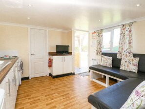 Refrigerador, lavavajillas, tetera/pava eléctrica, tostadora