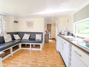 Refrigerador, lavavajillas, tetera/pava eléctrica, tostadora