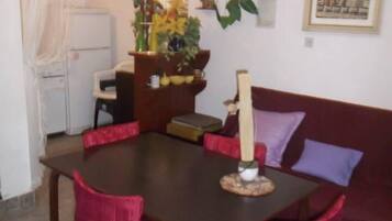 Apartment | Tempat makan