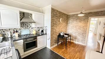 Apartment, 1 King Bed | Private kitchen | Fridge, microwave, oven, stovetop