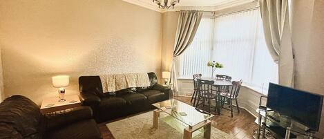 Apartment, 1 King Bed | Living area