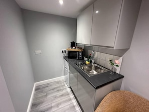 Apartment | Eigene Küche | Kühlschrank, Mikrowelle, Wasserkocher, Toaster
