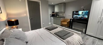 Luxury Detached Studio Apartment in Luton