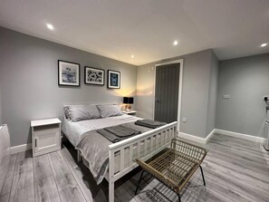 1 chambre, fer et planche à repasser, Wi-Fi gratuit, draps fournis