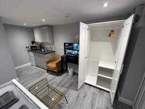 Apartment | Interior - Luxury Detached Studio Apartment in Luton (Luton)